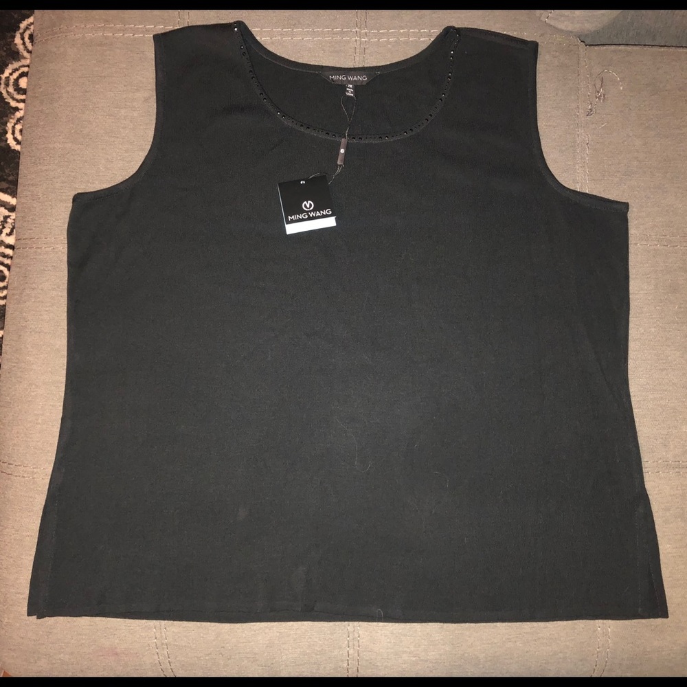 Black sleeveless Ming Wang shell